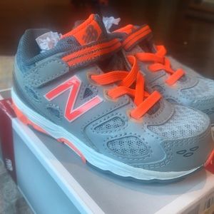 New Balance Infant Size 6.5 Tennis Shoe